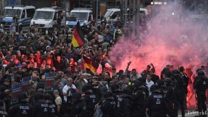 Радикалы устроили беспорядок на демонстрации в немецком Хемнице