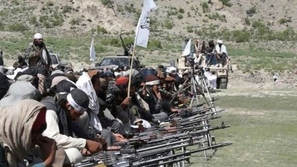 Талибы в Афганистане взяли в заложники около двух сотен человек