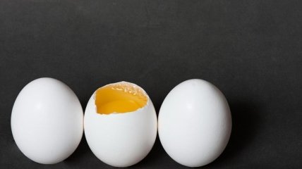 Почему мужчинам опасно есть яйца? 