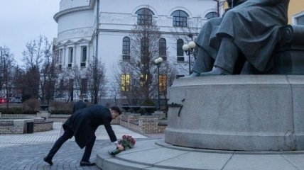 Президент Украины почтил память Шевченко и Грушевского (Фото)