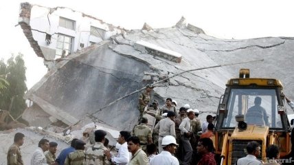 В Индии обрушилась больница, под завалами находятся около 20 человек