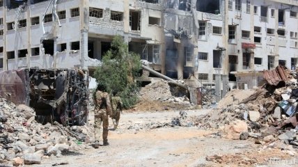 СМИ: В Алеппо бочковыми и кассетными бомбами уничтожили больницу 