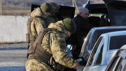 На КПП "Марьинка" застряли 270 авто