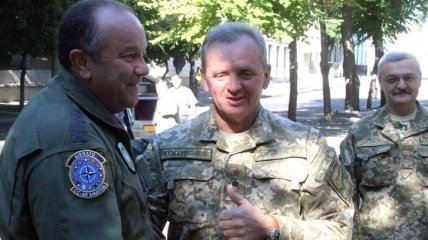 Муженко и Бридлав обсудили привлечение ВС США для подготовки ВСУ