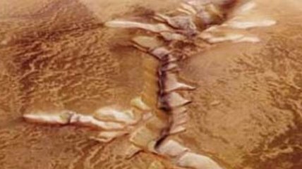 На Марсе дует ветер, который переносит песок