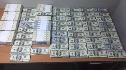 У экс-заместителя главы АП Чмыря нашли миллион долларов наличных