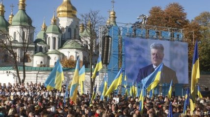 Порошенко пообещал, что РПЦ в Украине больше не будет держать "пальцы веером"
