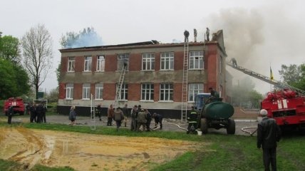 Школа вспыхнула из-за молнии в Винницкой области