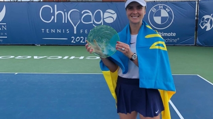 Еліна Світоліна з трофеєм в Чикаго