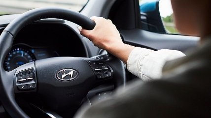 "Очень темный" белый: Hyundai добавил "изюминку" в модель Kona (Фото)