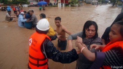 Не менее 13 человек погибли в результате наводнения в Индонезии