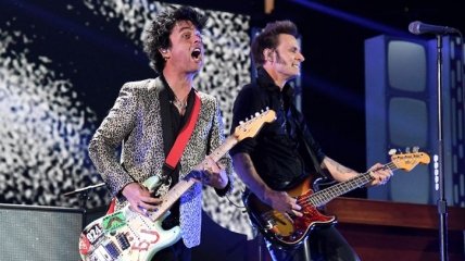 Green Day презентовала песню "Fire, Ready, Aim" на Национальной хоккейной лиге (Видео)