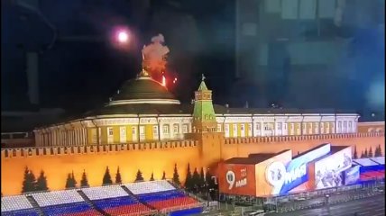 Момент вибуху дрону над Сенатським палацом
