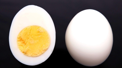 Вареные яйца - продукт, который нужен во многих блюдах