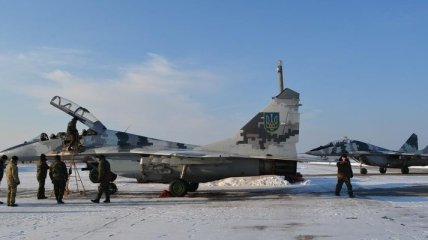 На страже неба: Порошенко поздравил военных с Днем инженерно-авиационной службы 
