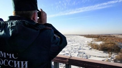 В РФ школьники обнаружили вмерзшего в лед младенца