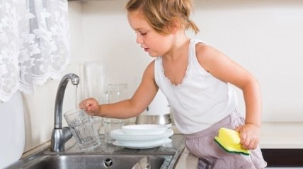 Уроки воспитания: 5 советов, как приучить детей к уборке