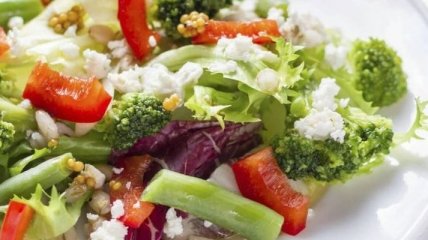 Способы, которые помогут вам сделать салат полноценным обедом (Фото)