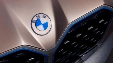 Откройте для себя бренд вновь: BMW обновила логотип