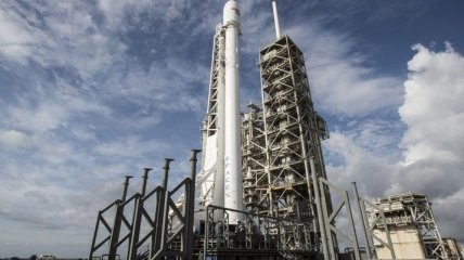 Запуск Falcon 9 с космическим грузовиком Dragon перенесли 