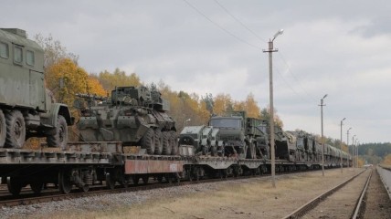 В Беларусь  завозят войска, технику, боеприпасы