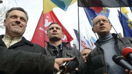Сегодня пройдет суд над фракциями Кличко, Яценюка и Тягнибока  