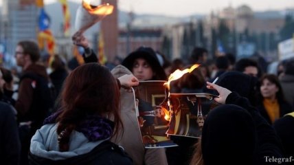 В Барселоне сотни испанцев вышли на улицы в знак протеста против визита короля