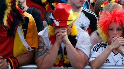Проигрыш сборной ФРГ команде Италии погрузил Германию в траур  