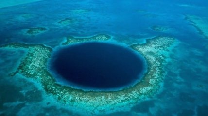 Около Большого Барьерного рифа обнаружили голубую дыру