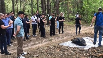 Под Киевом в лесу нашли два закопанных трупа 