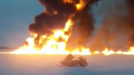 В России произошел взрыв и пожар прямо посреди реки, есть пострадавший (видео)