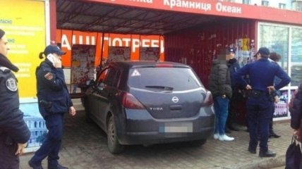 В Одессе иномарка въехала в остановку, есть пострадавшие