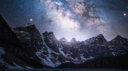 Захватывающие ночные пейзажи, превращенные в космические (Фото)