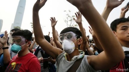 Администрация Гонконга призвала протестующих мирно разойтись