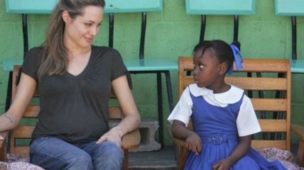 Приемная дочь Анджелины Джоли хочет к вернуться к родной маме