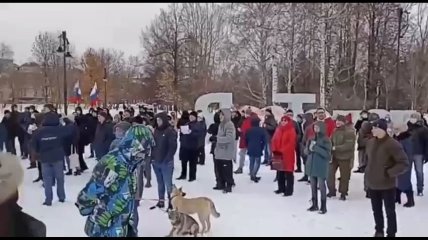 В росии уже начались митинги против войны