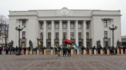 Сегодня 450 членов самообороны Майдана поедут на военные учения
