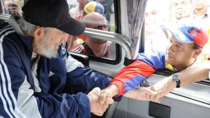 Фидель Кастро впервые за 14 месяцев появился на публике