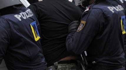 В Австрии 15 полицейских пострадали от слезоточивого газа