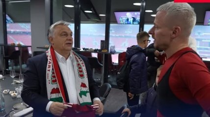 Виктор Орбан засветился на футбольном матче с шарфом, на котором было изображено очертание "Великой Венгрии"