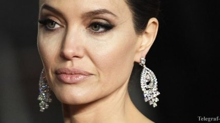 Анджелина Джоли отреагировала на развод Энистон и Теру
