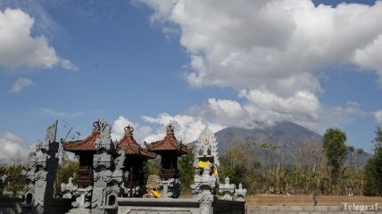 МИД просит украинцев на Бали воздерживаться от приближения к вулкану Агунг