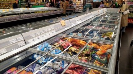 Українців закликають бути обачними під час покупки літніх солодощів