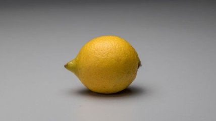 Странный ролик с лимоном взорвал Интернет (Видео) 