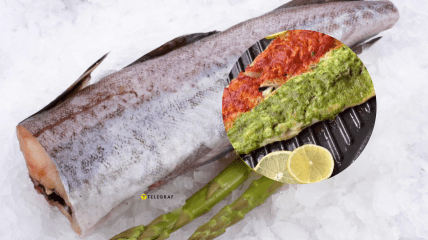 Филе минтая под двумя соусами