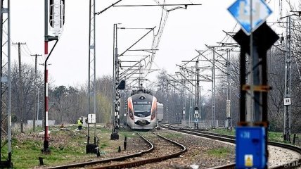 Укрзализныця открыла продажу билетов еще на 9 поездов: список