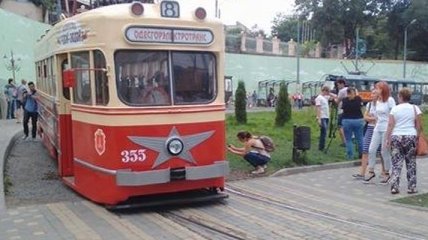 В Одессе с рельсов сошел экскурсионный трамвай