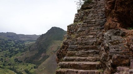 Самые страшные и опасные лестницы со всего мира (Фото)