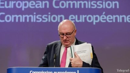 "Я ни для кого не представлял опасности": еврокомиссар ушел в отставку из-за "коронавирусного" скандала