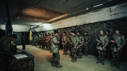 Добровольцы в возрасте 18-24 служат в ВСУ по контракту